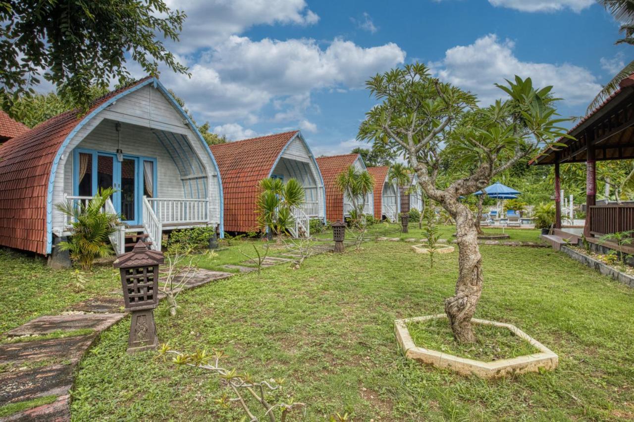 Megaland Bungalow Batununggul Екстериор снимка